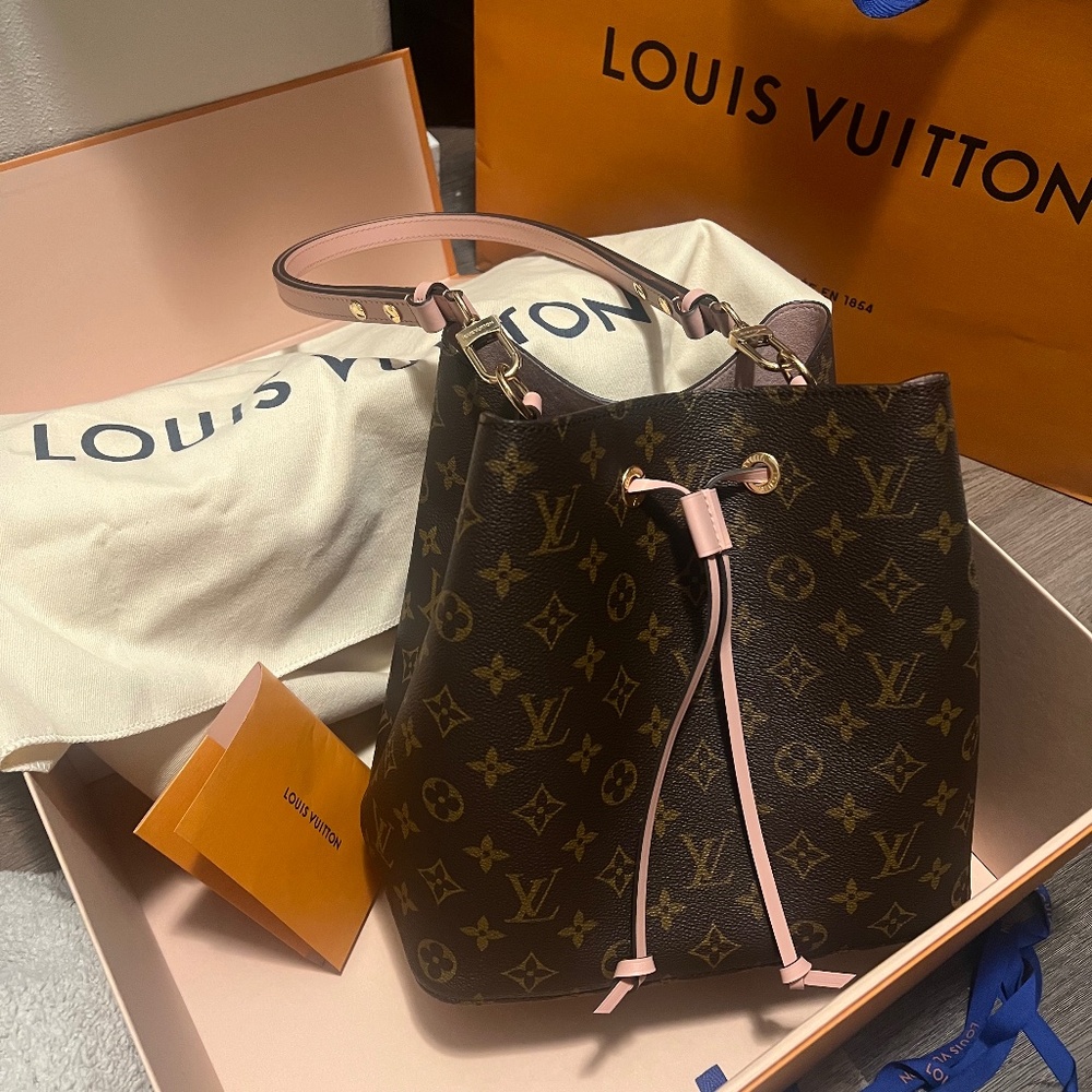 Louis Vuitton Néonoé MM Bag